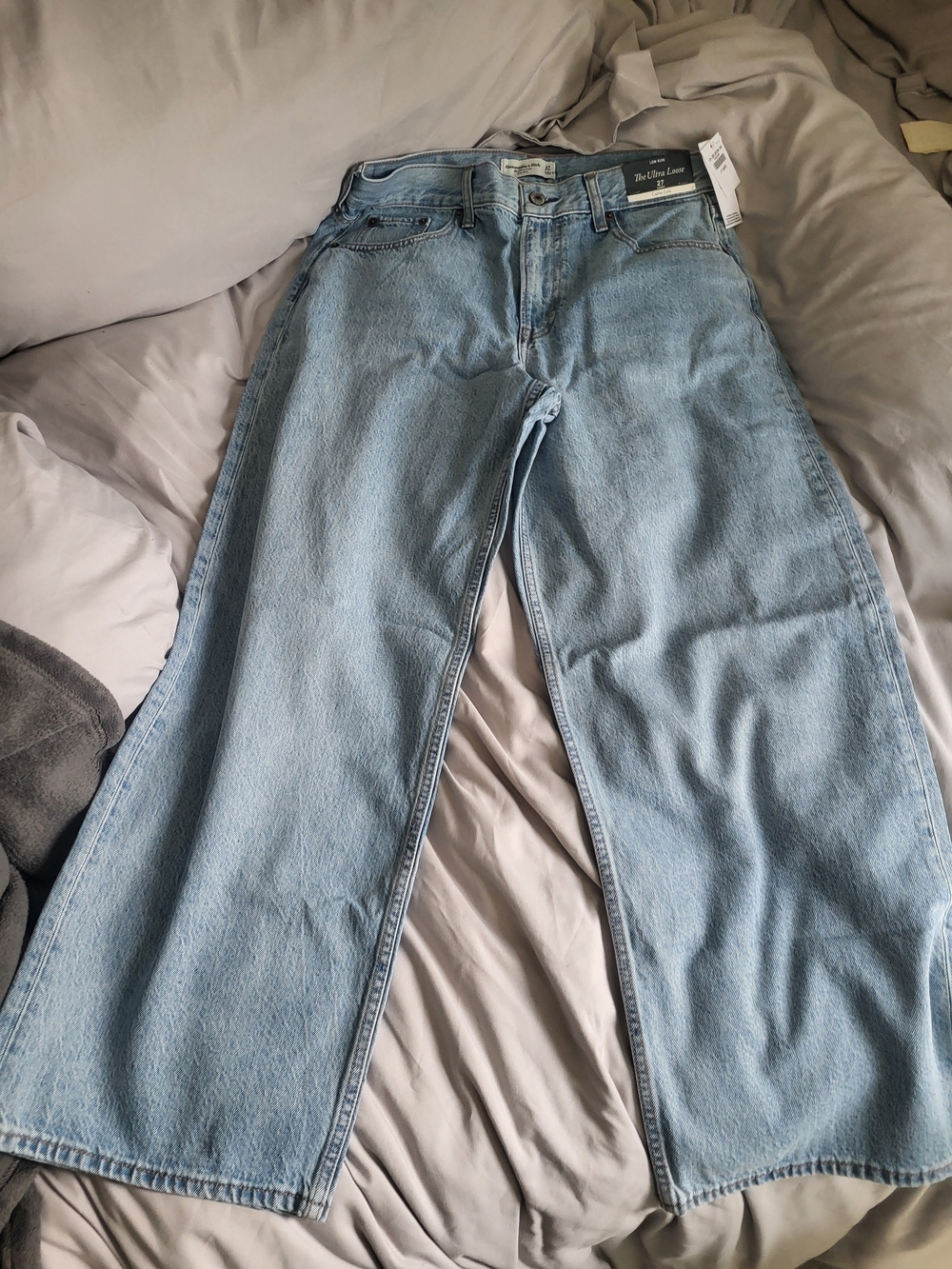 Abercrombie & Fitch  Low Rise "THE ULTRA LOOSE" Size 27 S NWT